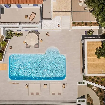 Вилла Lourdas White *