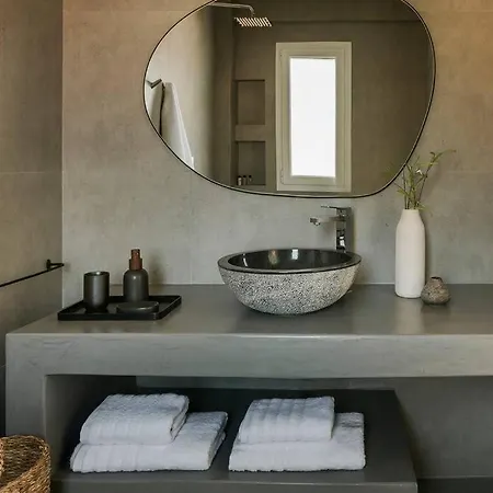 Villa Lourdas White *