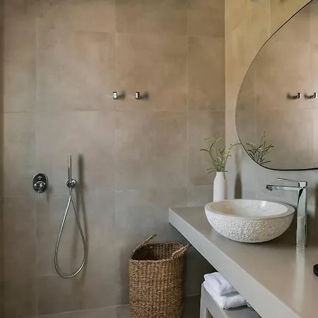 Villa Lourdas White *