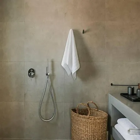 Lourdas White Villa Lurdáta