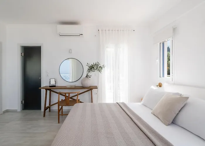 Villa Lourdas White