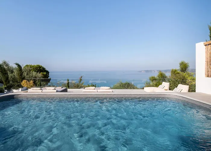 Villa Lourdas White