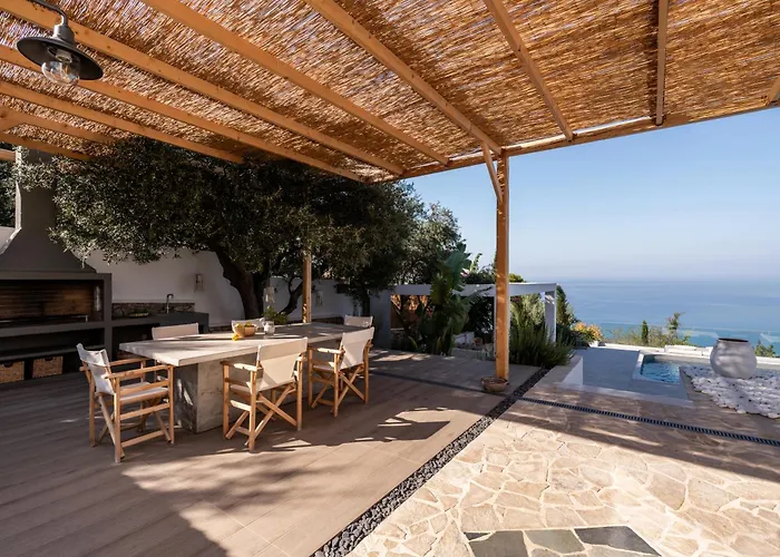 Villa Lourdas White