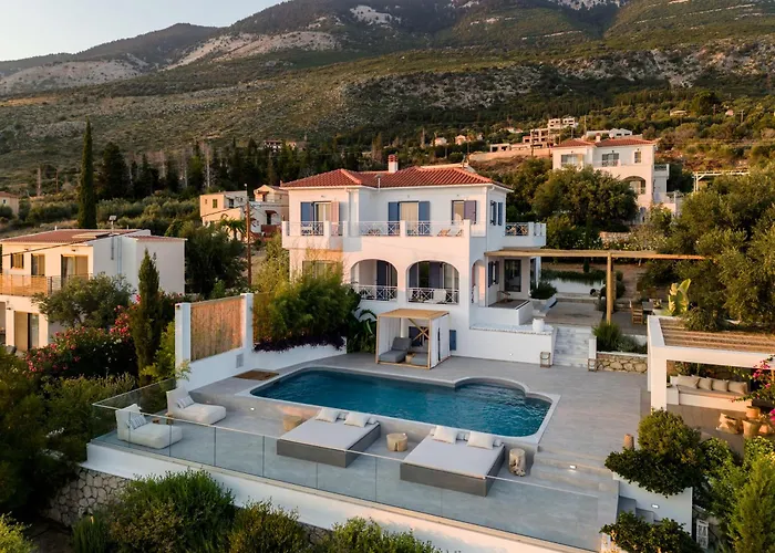 Villa Lourdas White