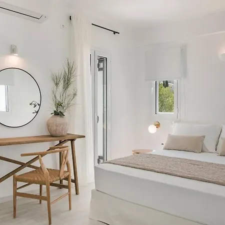 Lourdas White فيلة