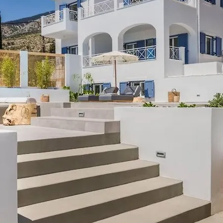 Lourdas White فيلة