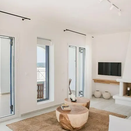 Lourdas White فيلة لورداهاتا